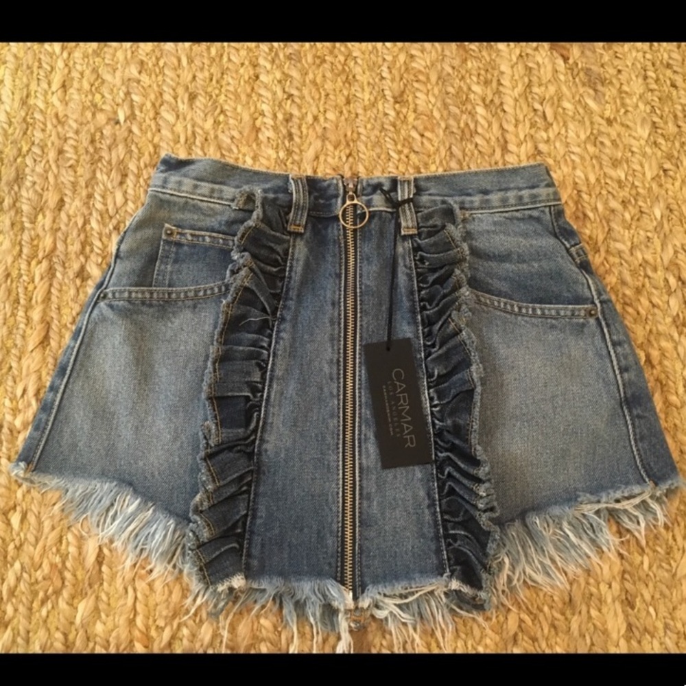 Lf store Carmar denim detailed zip up jean skirt!